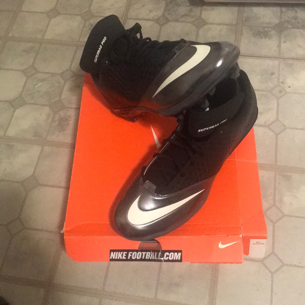 NEW! Size 15 Nike football cleats
